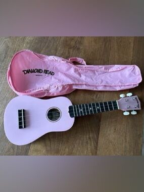 Diamond Head Pink Soprano Ukulele with Matching Pink Gig Bag